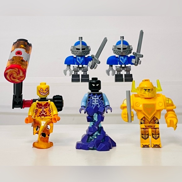LEGO Nexo Knights Minifigure Lot - Picture 1 of 5